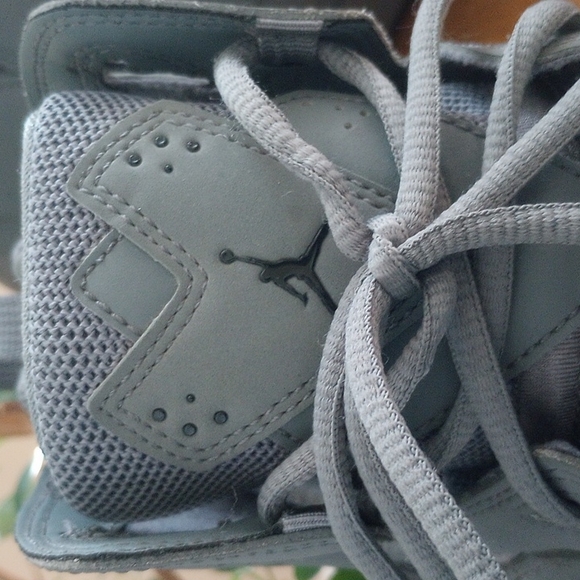 Jordan True Flight shoes- cool grey/black - Picture 2 of 5